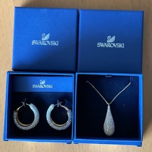 Swarovski Gold Pendant and Earrings Set